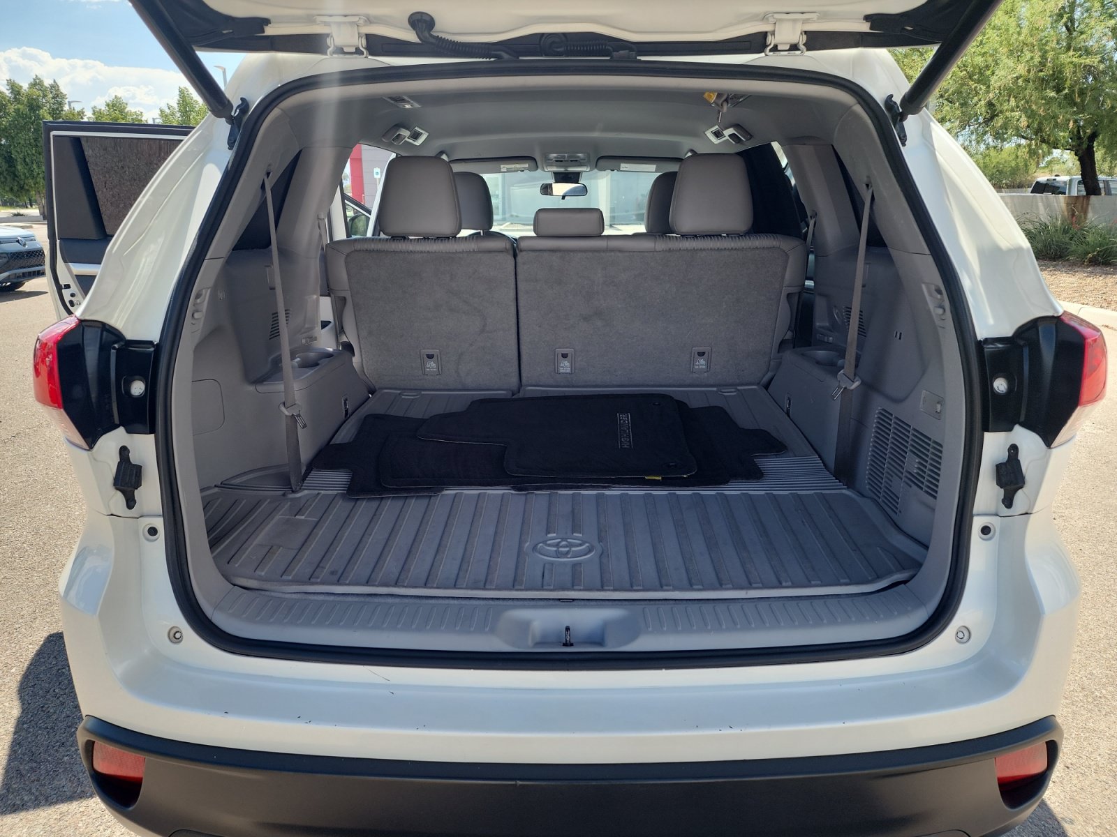 Used 2019 Toyota Highlander Plus AWD/4WD image 34