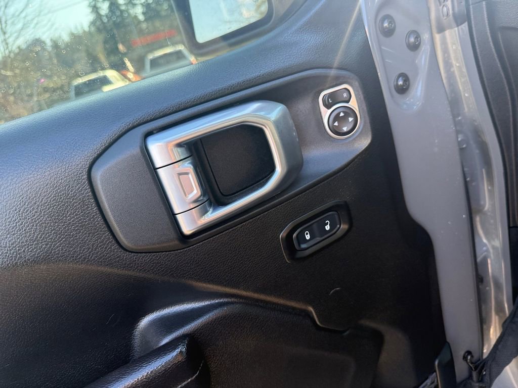 Used 2021 Jeep Gladiator Rubicon image 11