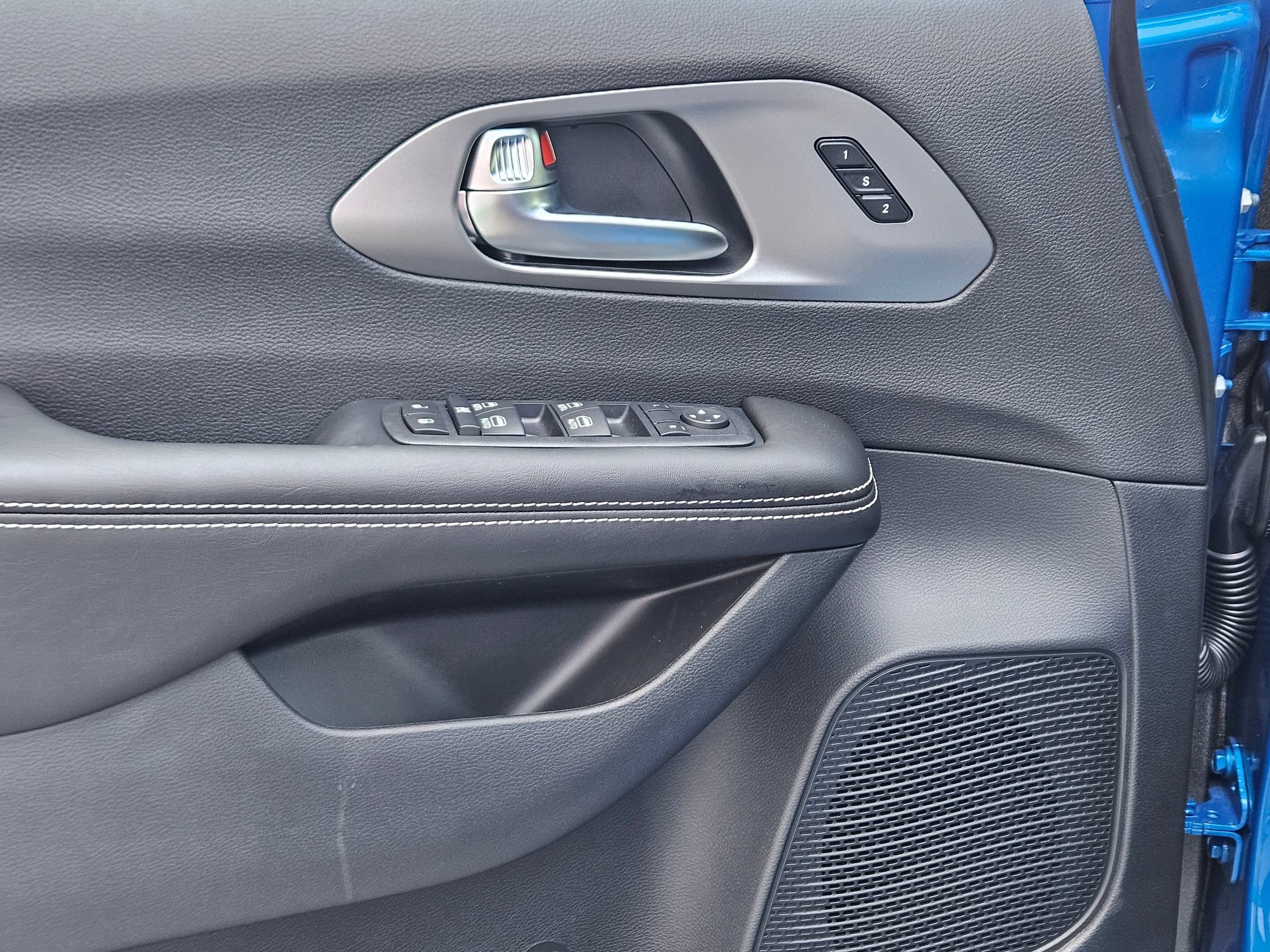 New 2027 Chrysler Pacifica Select FWD image 16
