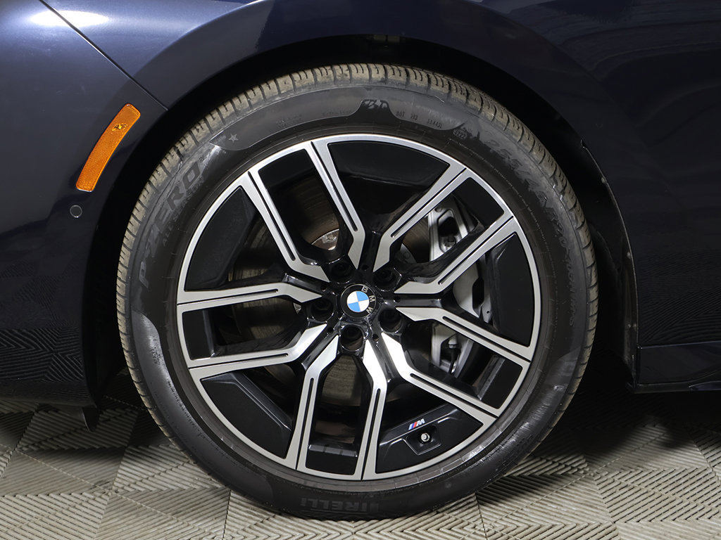 Used 2023 BMW 760i xDrive AWD/4WD image 26