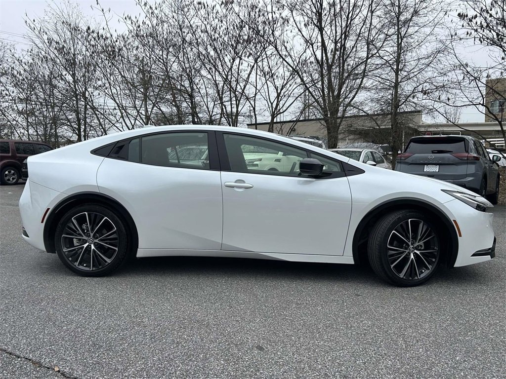 Used 2025 Toyota Prius XLE image 2