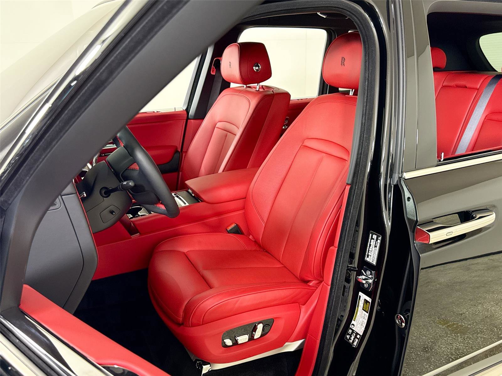 Used 2025 Rolls-Royce Cullinan image 13