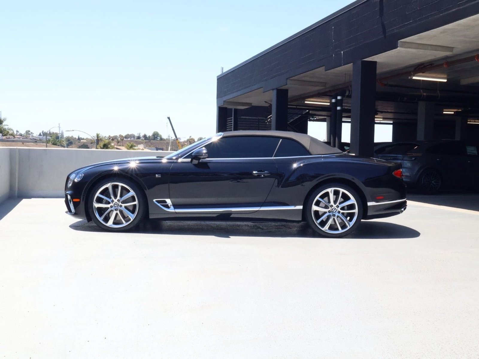 Certified 2020 Bentley Continental GT V8 AWD/4WD image 5
