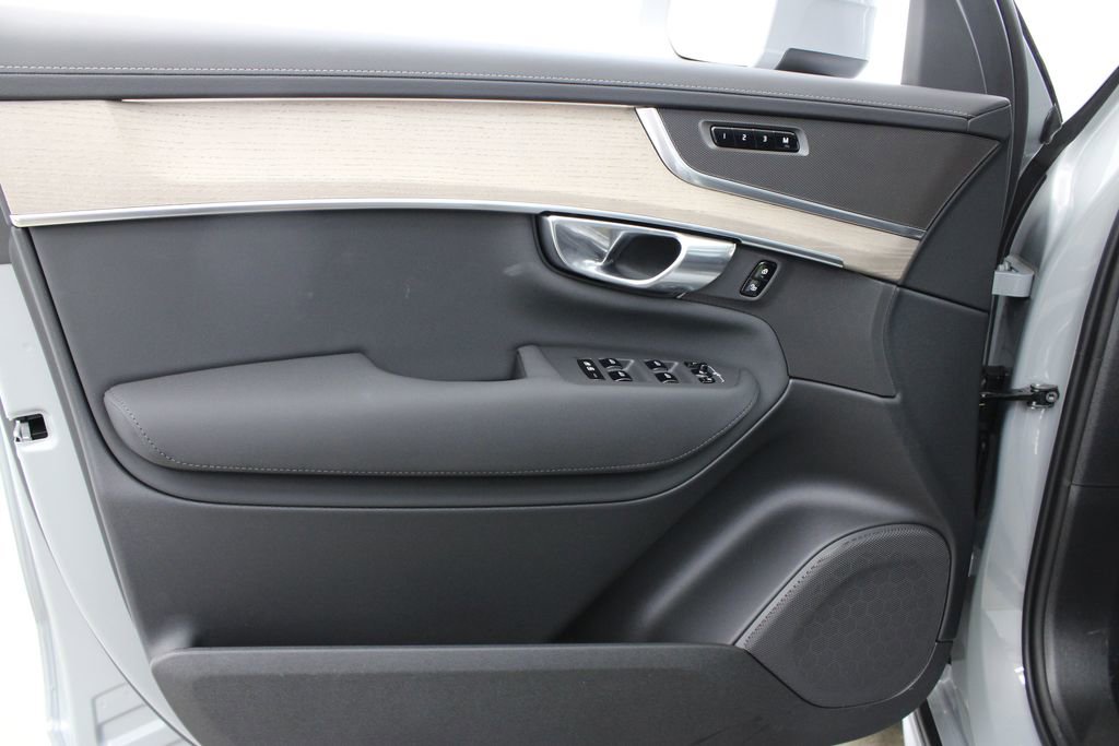 New 2026 Volvo XC90 B6 Plus w/ Protection Package AWD/4WD image 17