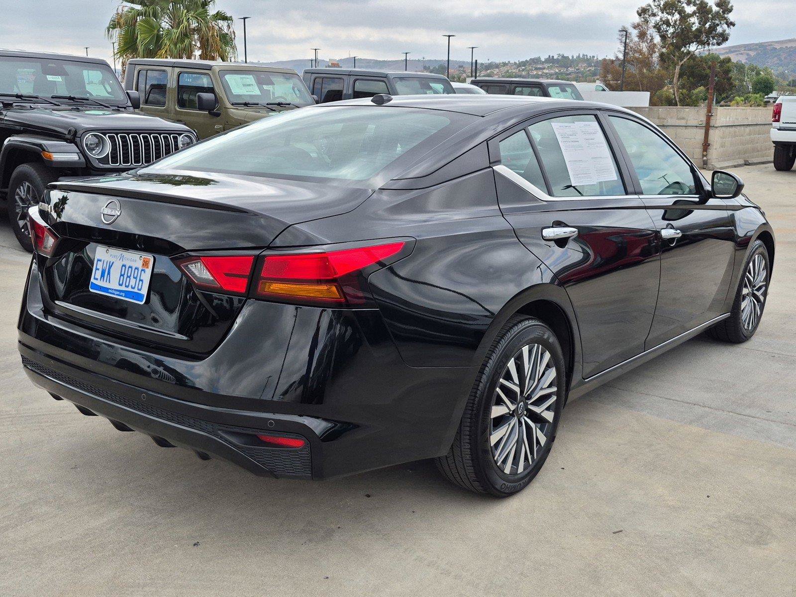 Used 2025 Nissan Altima 2.5 SV FWD image 6
