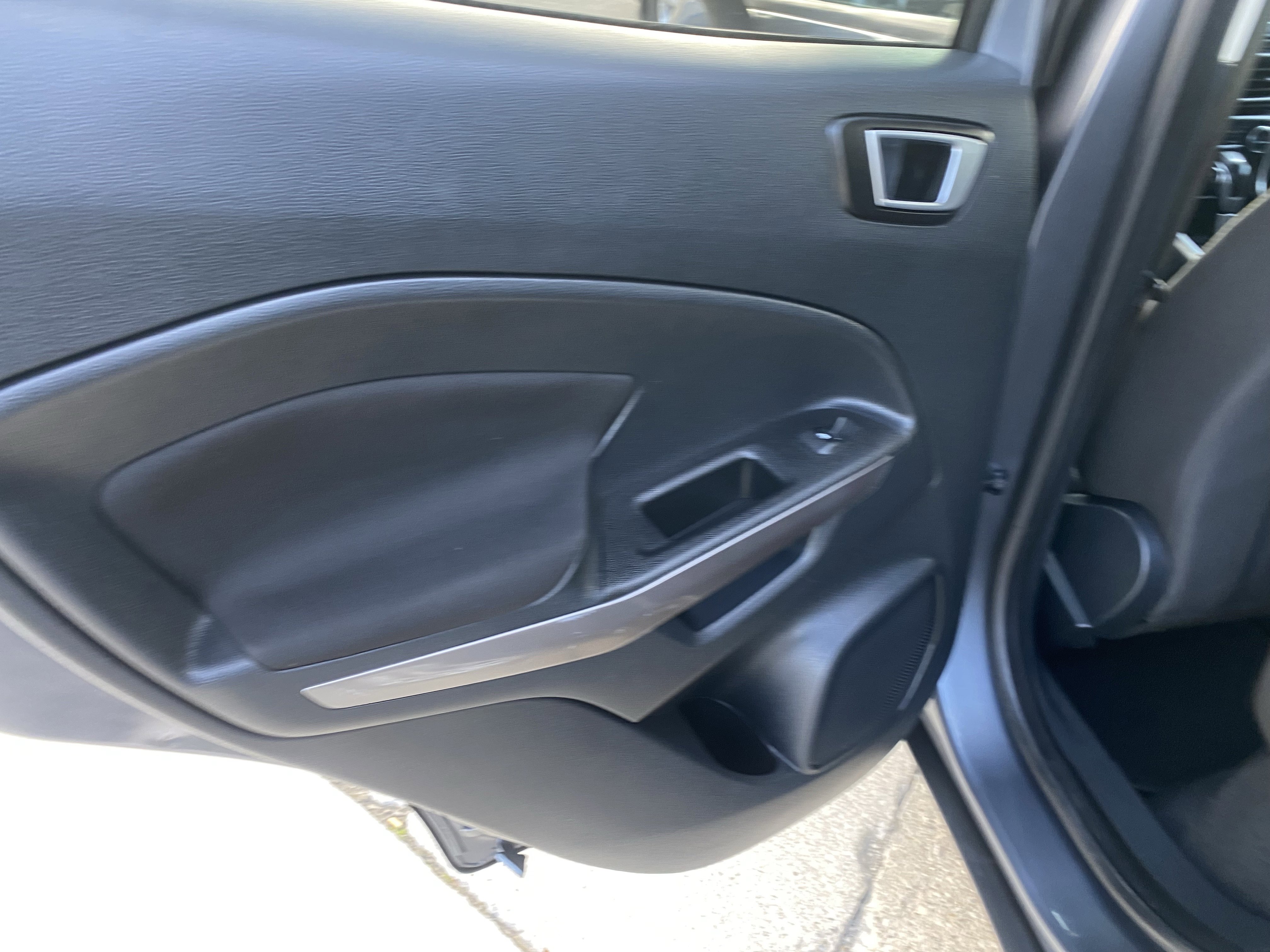 Used 2019 Ford EcoSport SE w/ SE Convenience Package image 10