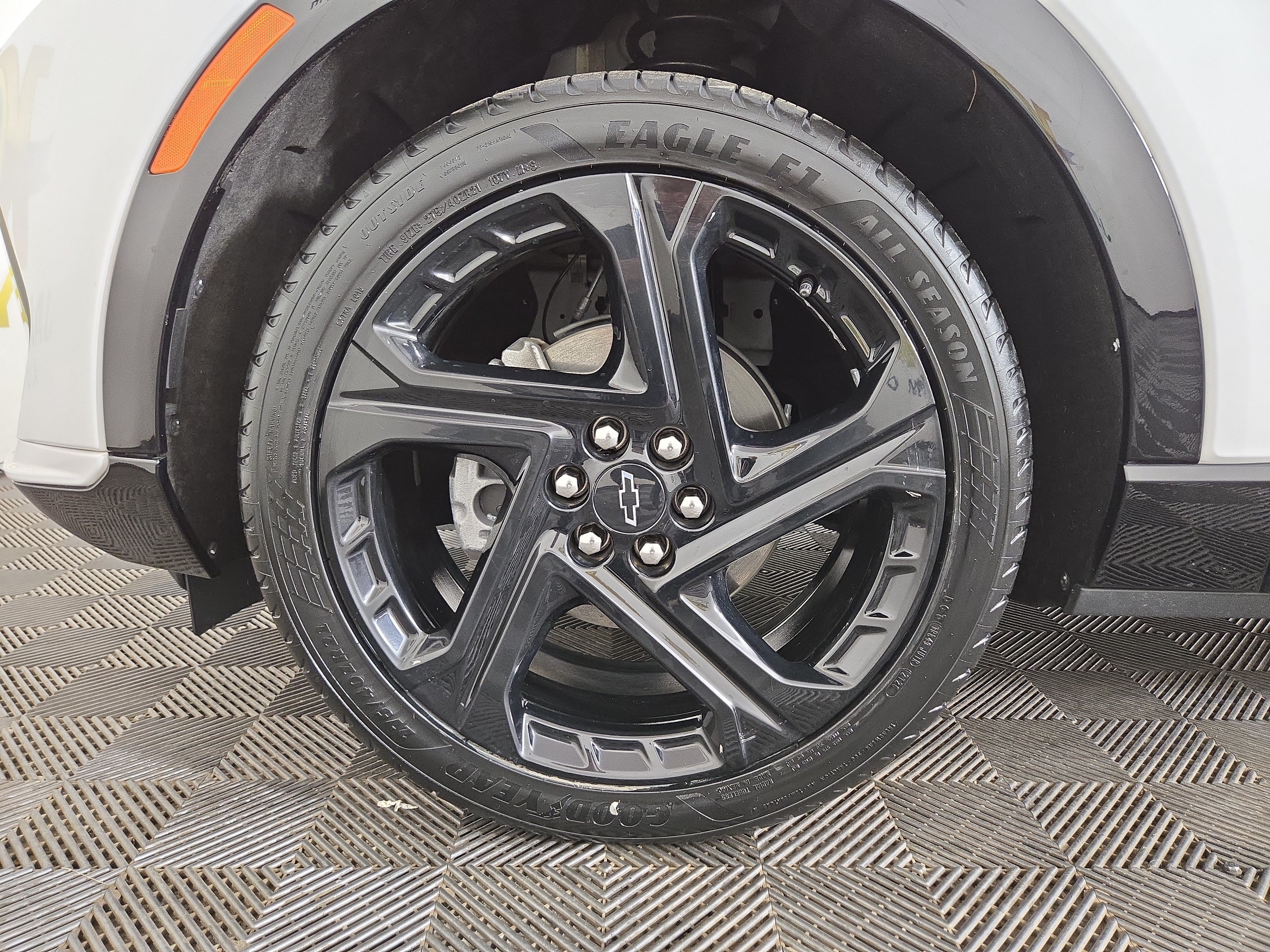Used 2024 Chevrolet Equinox EV RS FWD image 32