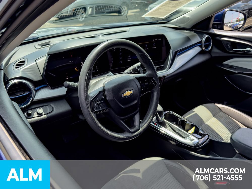 Used 2024 Chevrolet Trax LT FWD image 11