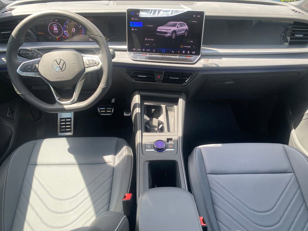 New 2026 Volkswagen Tiguan SE R-Line FWD image 11