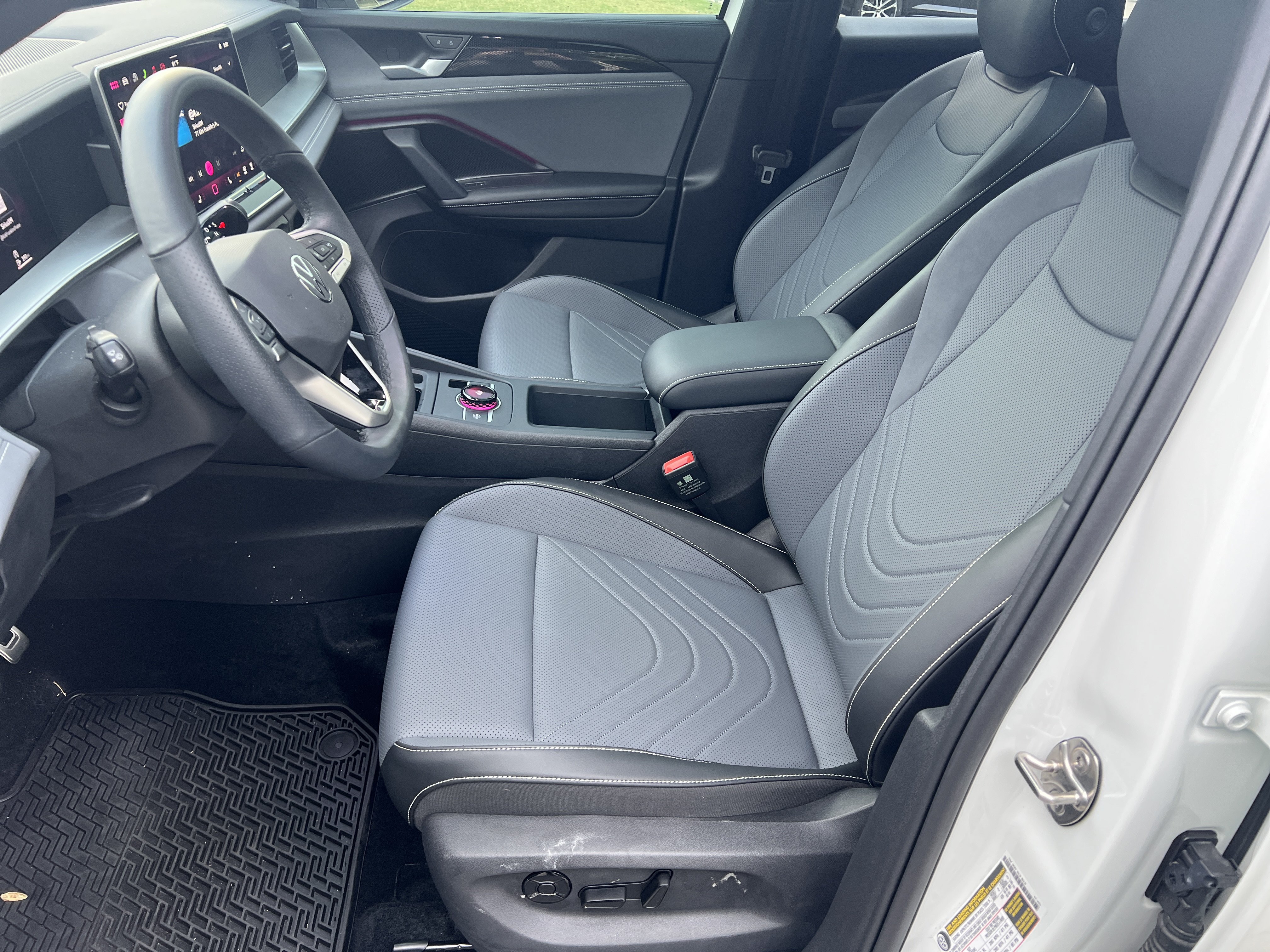 Certified 2026 Volkswagen Tiguan SE R-Line FWD image 13