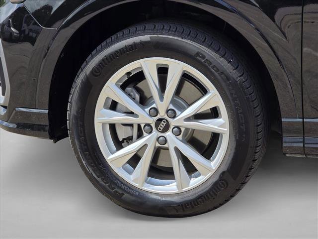 Certified 2025 Audi Q3 2.0T Premium w/ Convenience Package AWD/4WD image 9