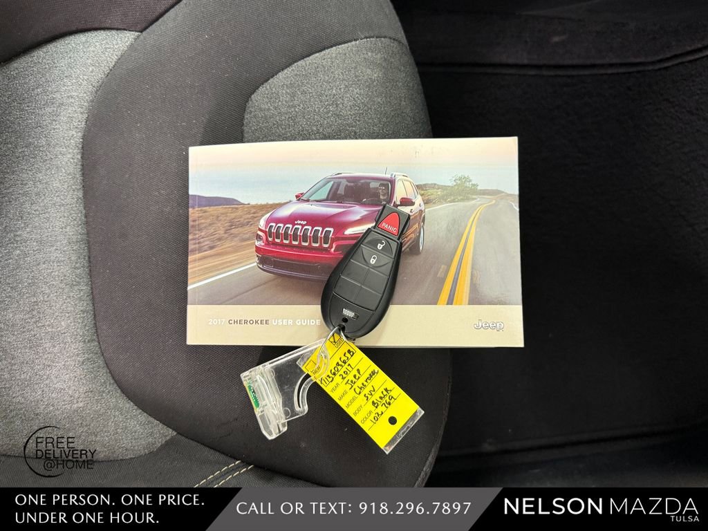 Used 2017 Jeep Cherokee Sport FWD image 45