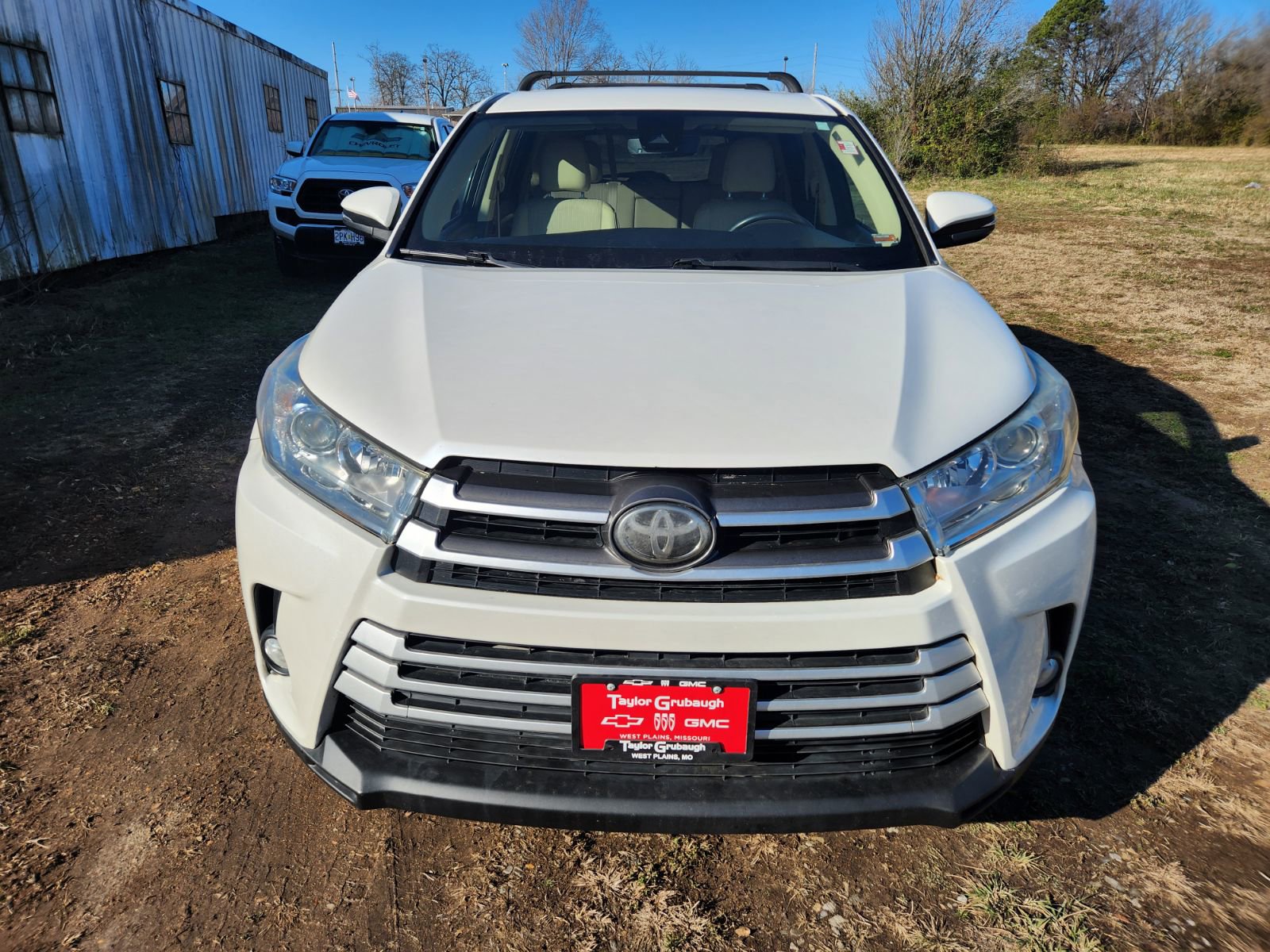 Used 2018 Toyota Highlander FWD V6 image 2