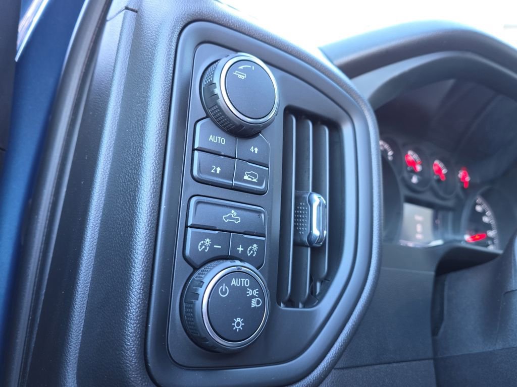 Used 2024 Chevrolet Silverado 1500 Custom image 24