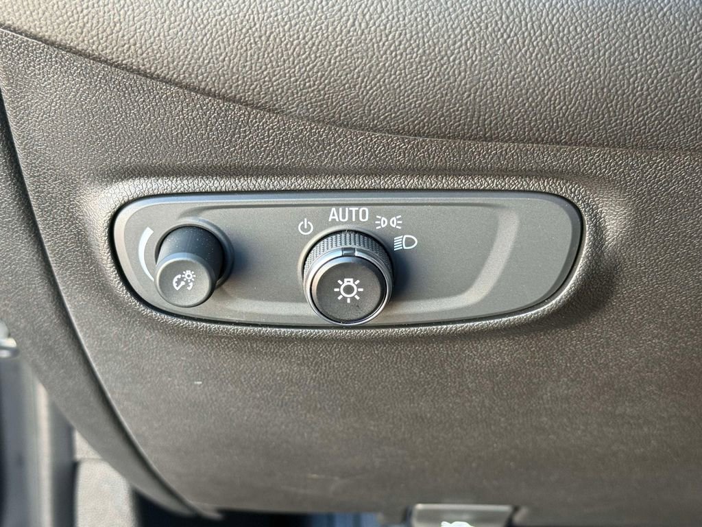 Used 2020 Chevrolet Equinox LT FWD image 27