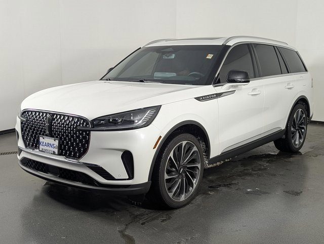 Used 2025 Lincoln Aviator Reserve w/ Equipment Group 201A image 4
