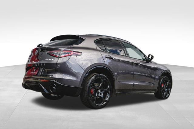 New 2025 Alfa Romeo Stelvio Sprint image 12