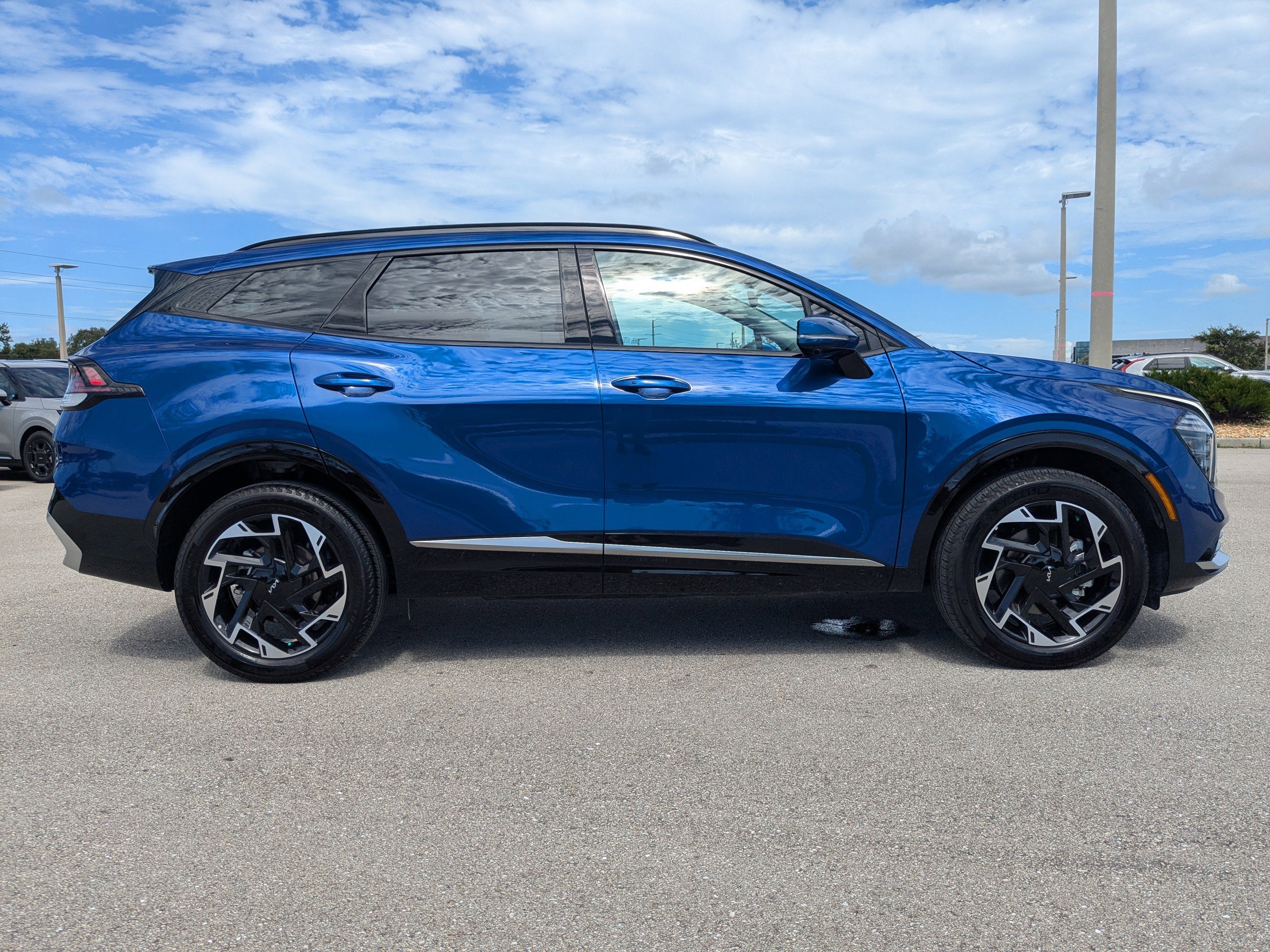 Certified 2025 Kia Sportage SX image 4