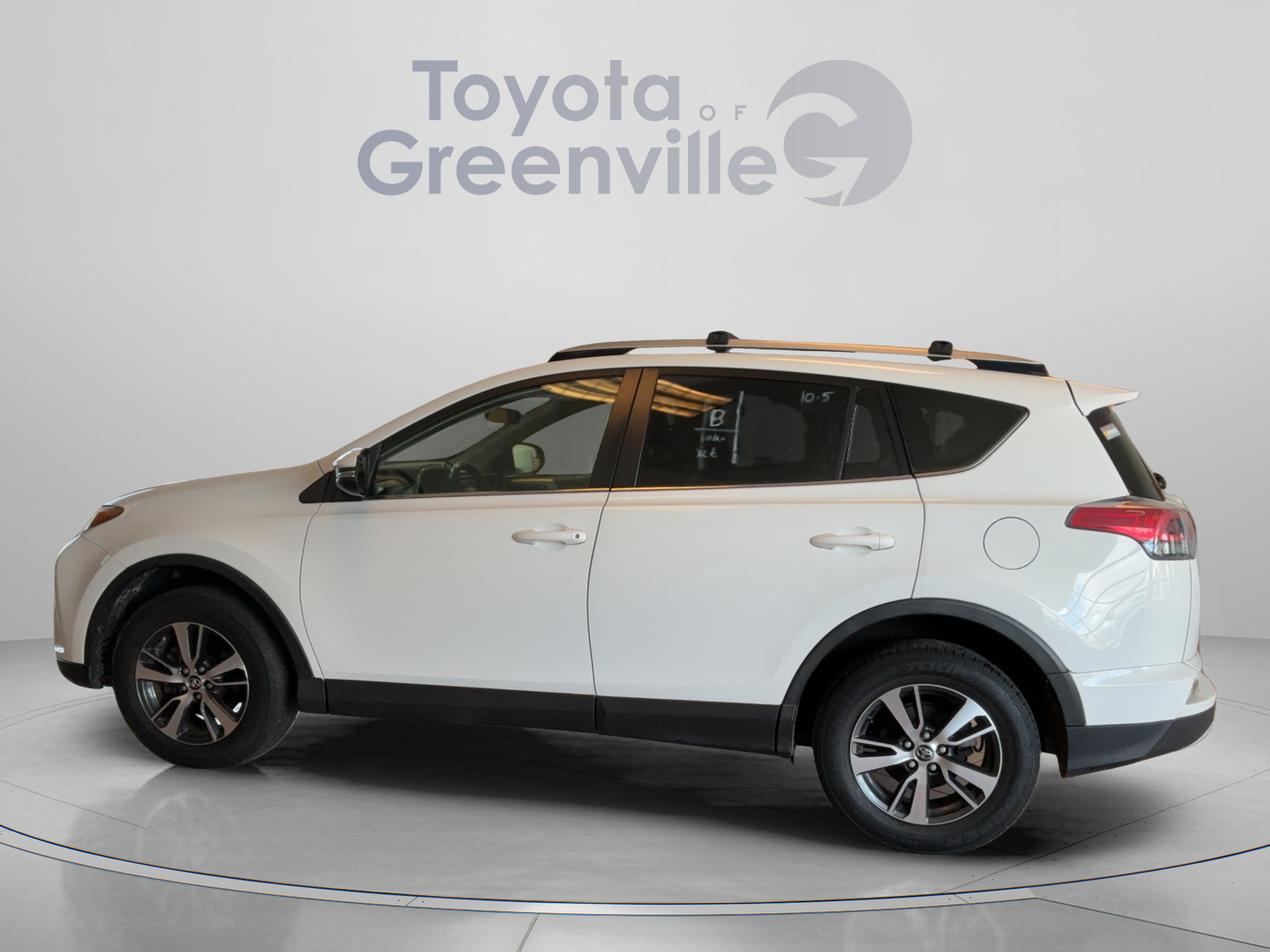 Used 2016 Toyota RAV4 XLE AWD/4WD image 2