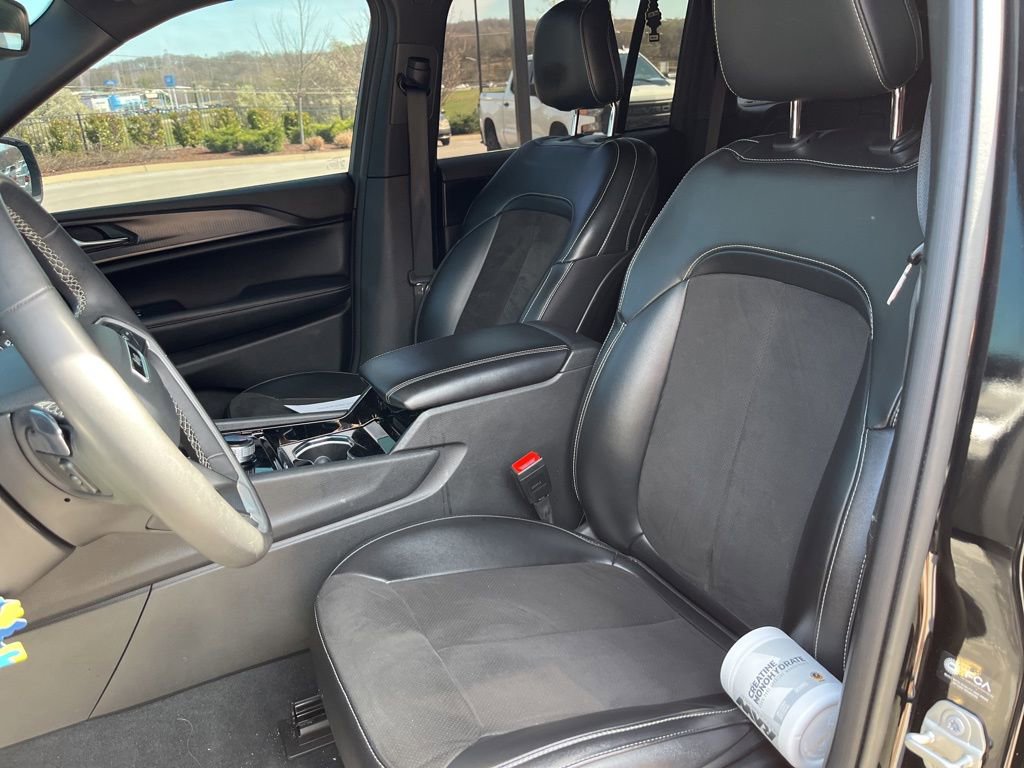 Used 2023 Jeep Grand Cherokee Altitude image 7