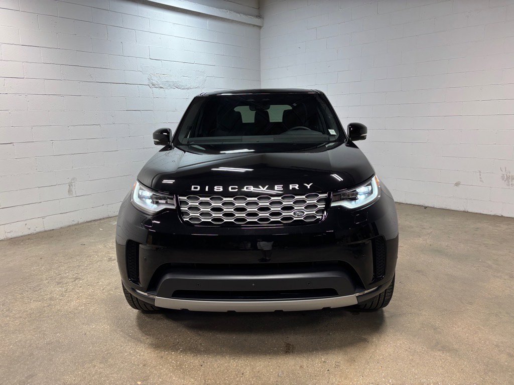 Used 2025 Land Rover Discovery S image 3