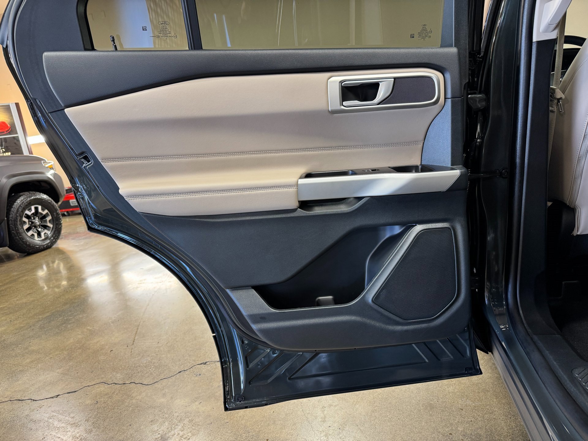 Used 2023 Ford Explorer XLT w/ Equipment Group 202A image 50