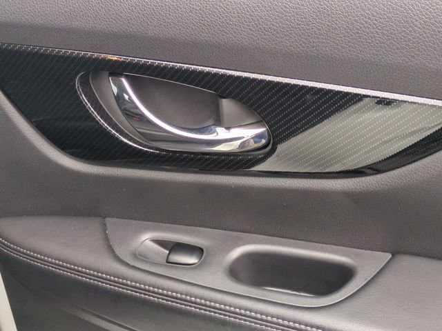 Used 2017 Nissan Rogue SL w/ SL Premium Package image 32