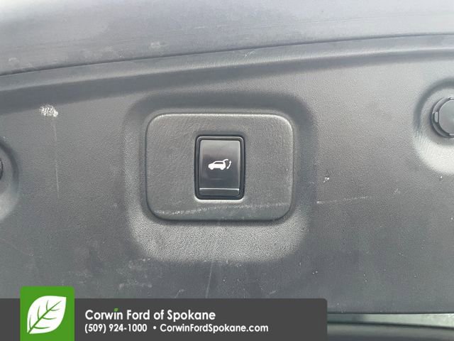 Used 2018 Nissan Pathfinder Platinum image 23