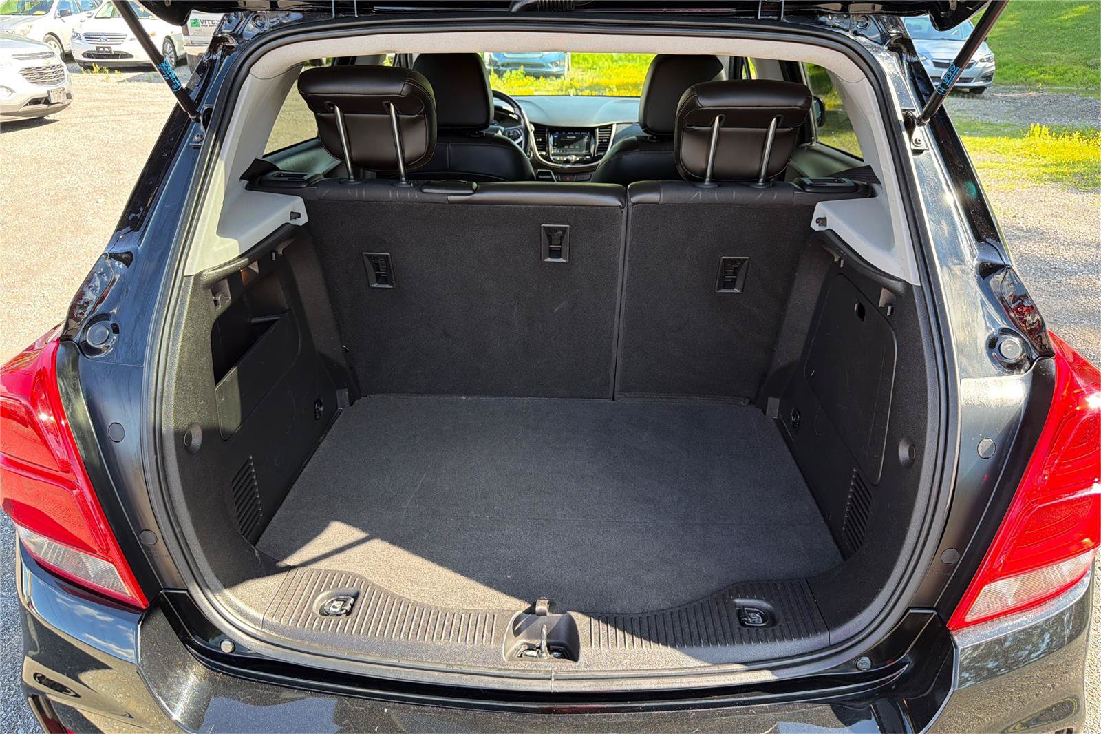 Used 2019 Chevrolet Trax LT w/ LT Convenience Package AWD/4WD image 12