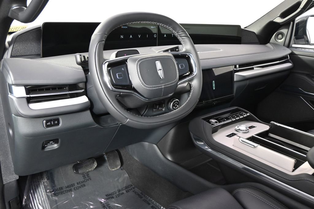 New 2025 Lincoln Navigator Reserve w/ Jet Appearance Package image 12
