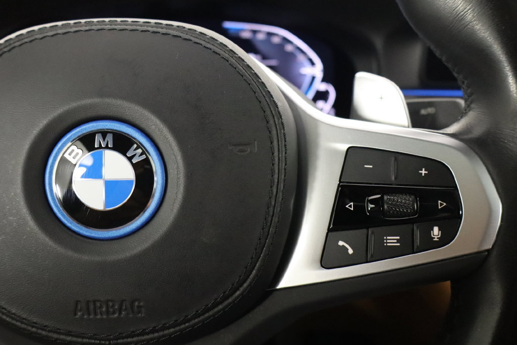 Used 2023 BMW 530e w/ M Sport Package RWD image 10