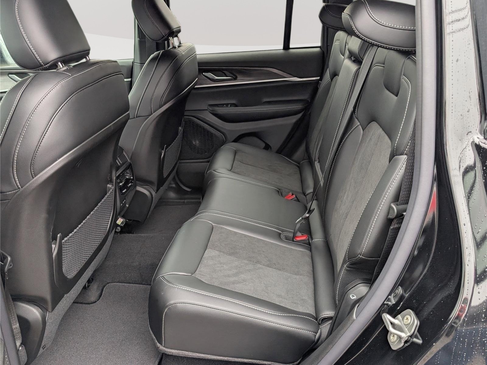 New 2026 Jeep Grand Cherokee Altitude AWD/4WD image 10