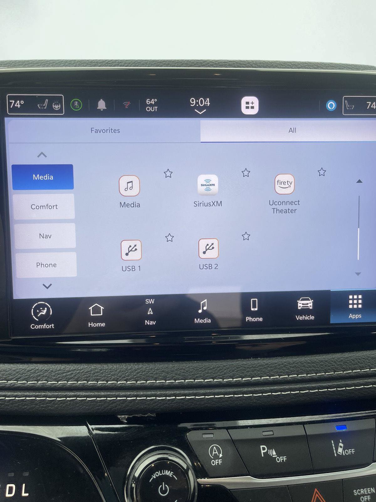 Used 2023 Chrysler Pacifica Limited w/ Uconnect Theater Family Group FWD image 9