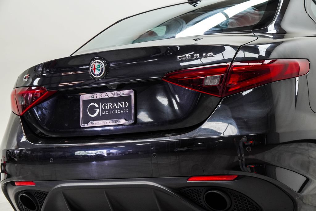 Used 2023 Alfa Romeo Giulia Veloce RWD image 13