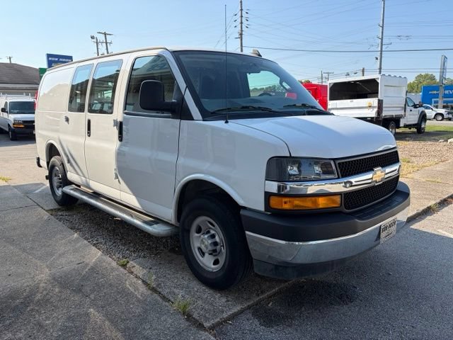 Used 2025 Chevrolet Express 2500 w/ Driver Convenience Package RWD image 3