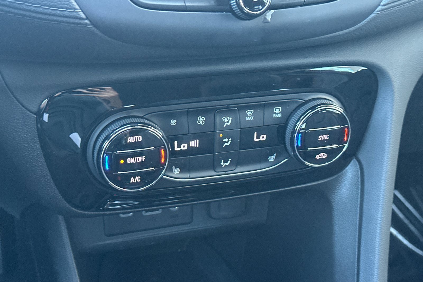 Used 2023 Buick Encore GX Select w/ Sport Touring Package image 27