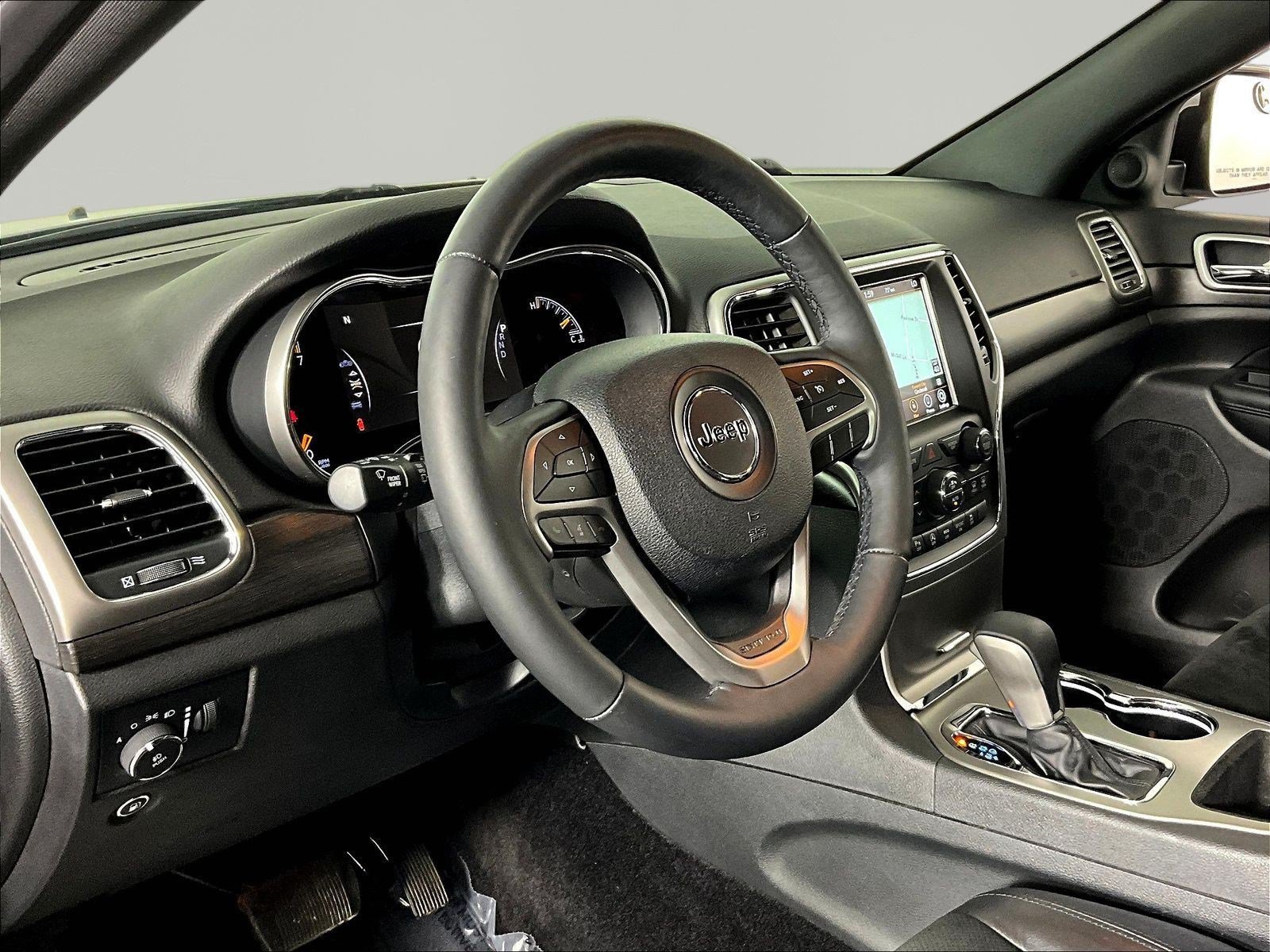 Used 2018 Jeep Grand Cherokee Altitude AWD/4WD image 17