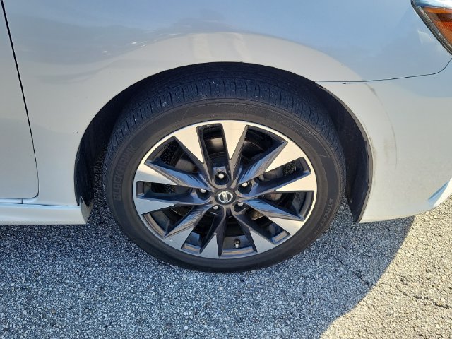Used 2016 Nissan Sentra SR w/ SR Premium Package FWD image 7