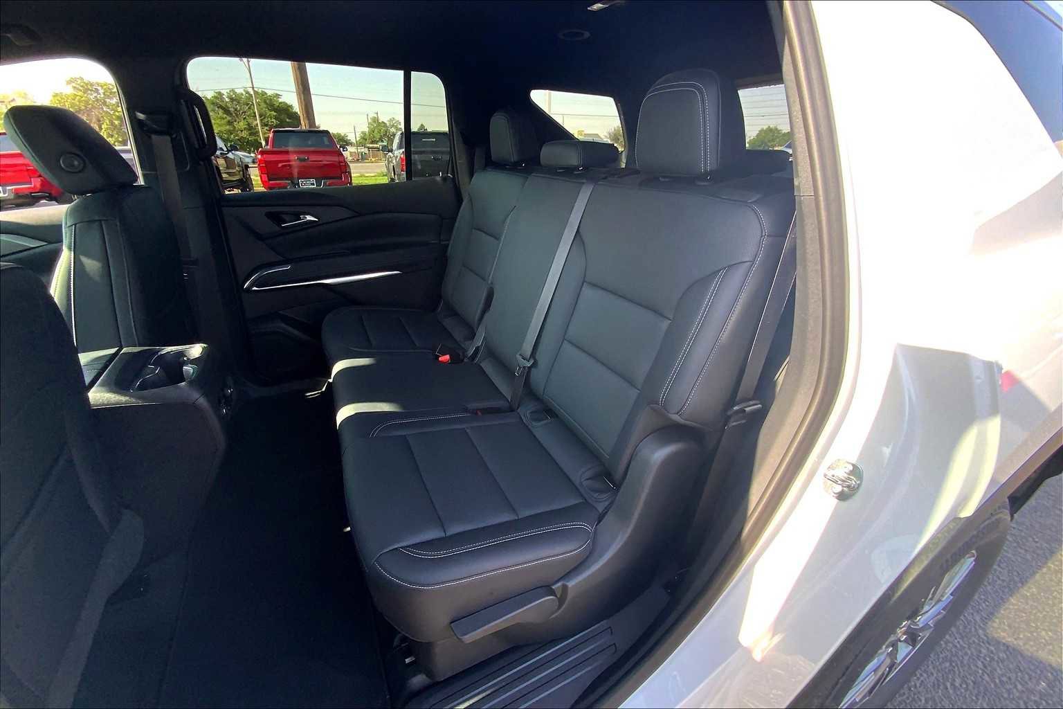 Used 2024 Chevrolet Traverse LT image 20