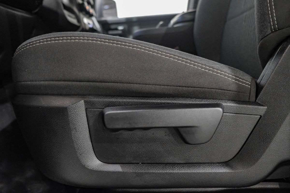 Used 2024 RAM 2500 Tradesman w/ Chrome Appearance Group image 33