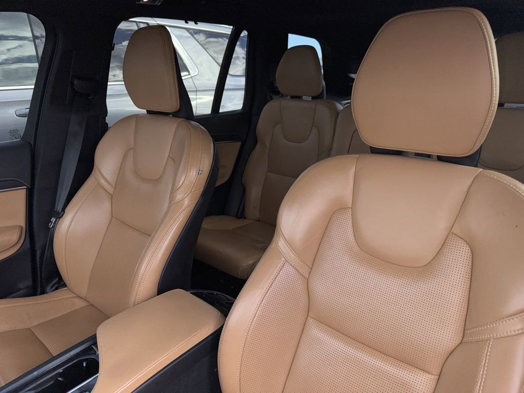 Used 2022 Volvo XC90 T6 Inscription w/ Climate Package image 16