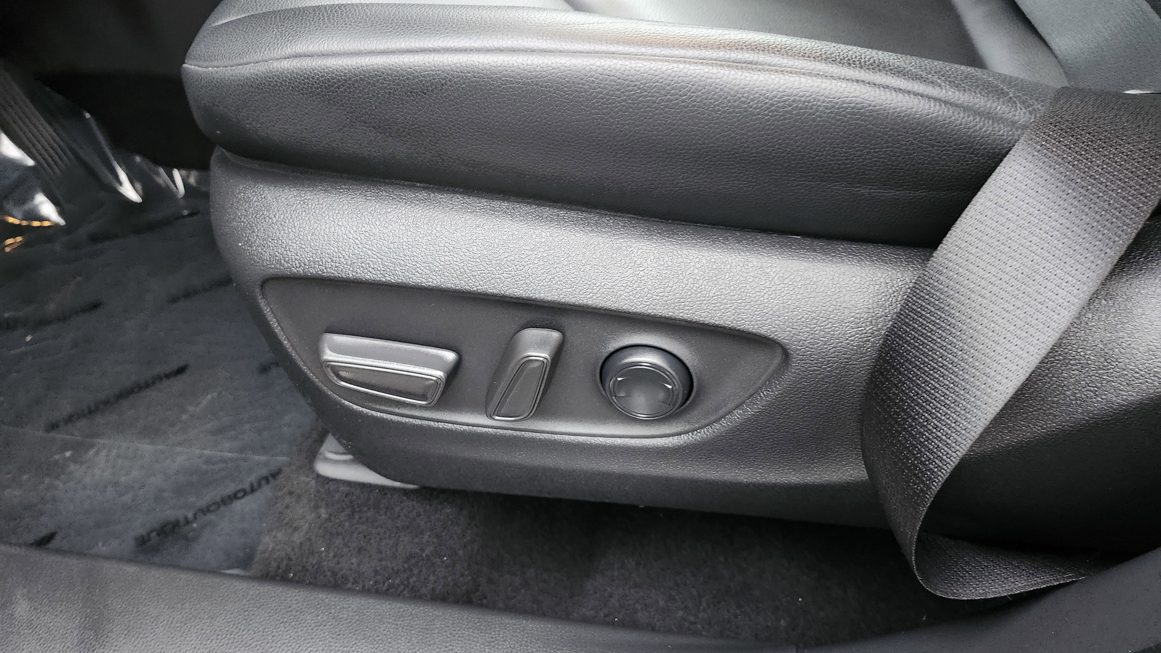 Used 2022 Toyota Highlander XLE image 29