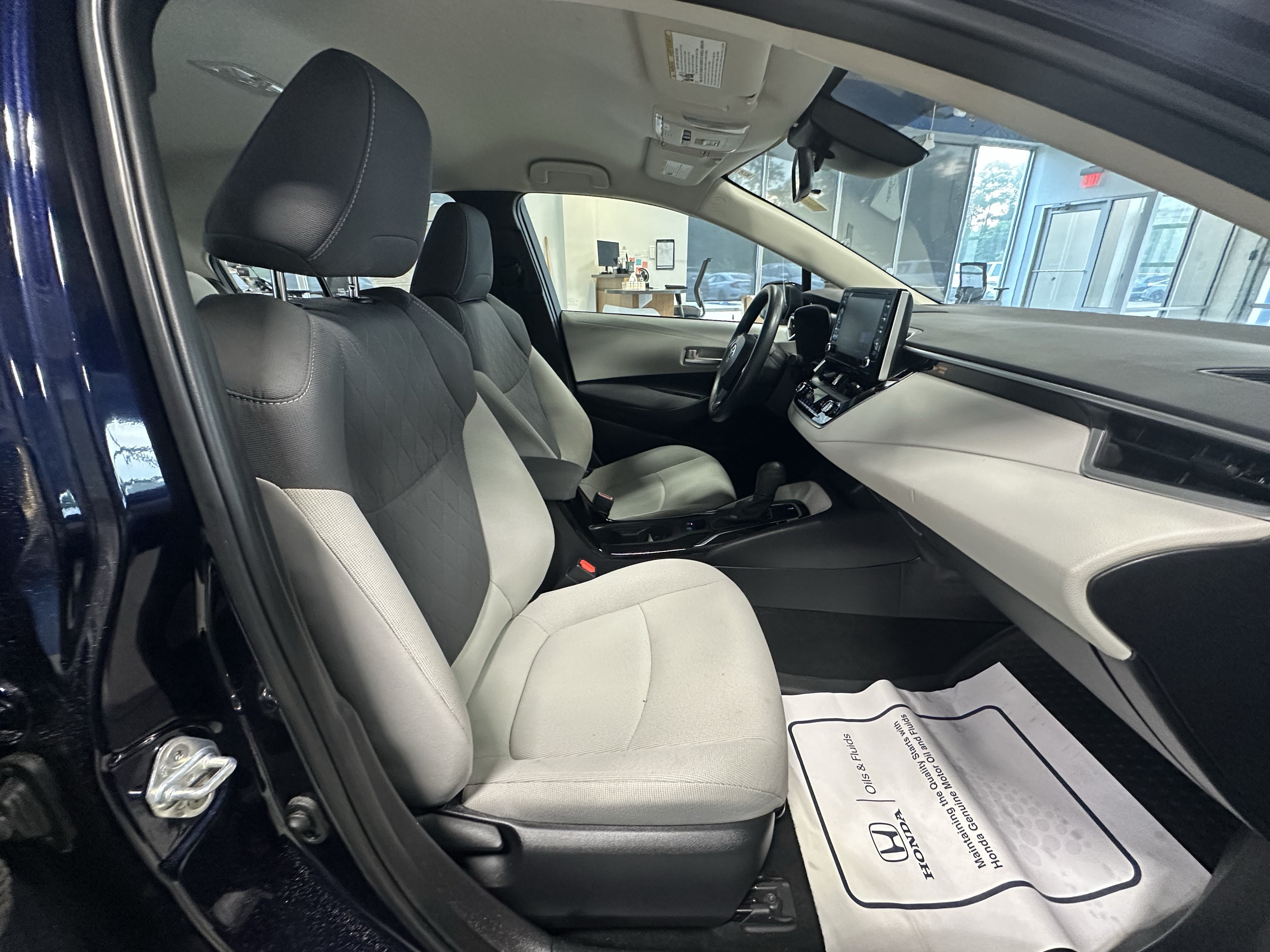 Used 2021 Toyota Corolla LE w/ LE Convenience Package FWD image 21