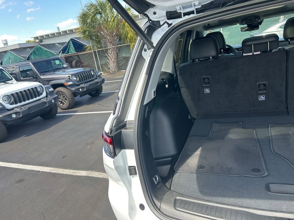 Certified 2023 Jeep Grand Cherokee Limited w/ Luxury Tech Group II image 31