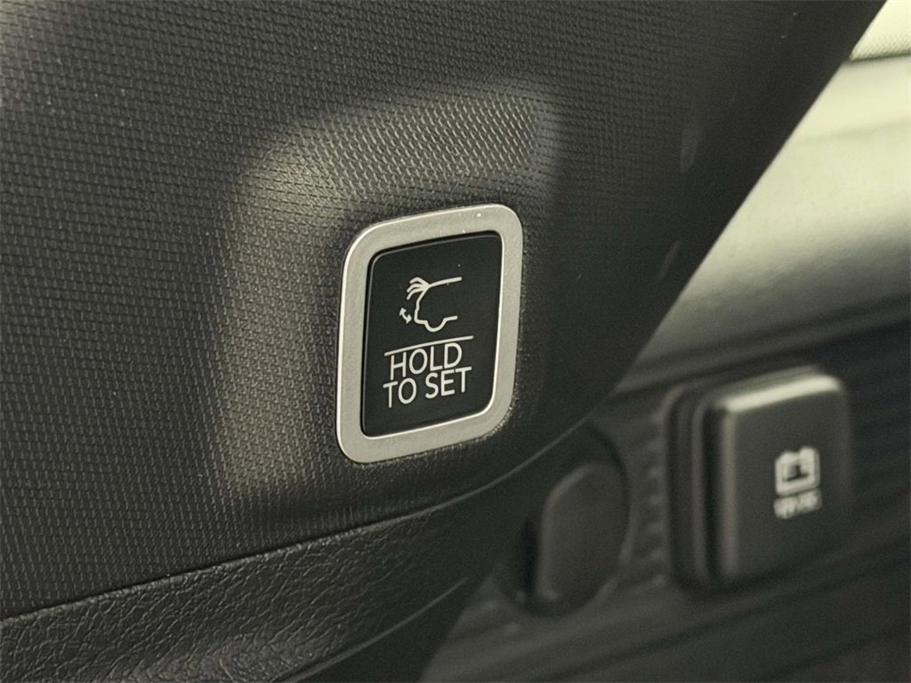 Certified 2024 Jeep Grand Cherokee Summit w/ Luxury Tech Group V image 12