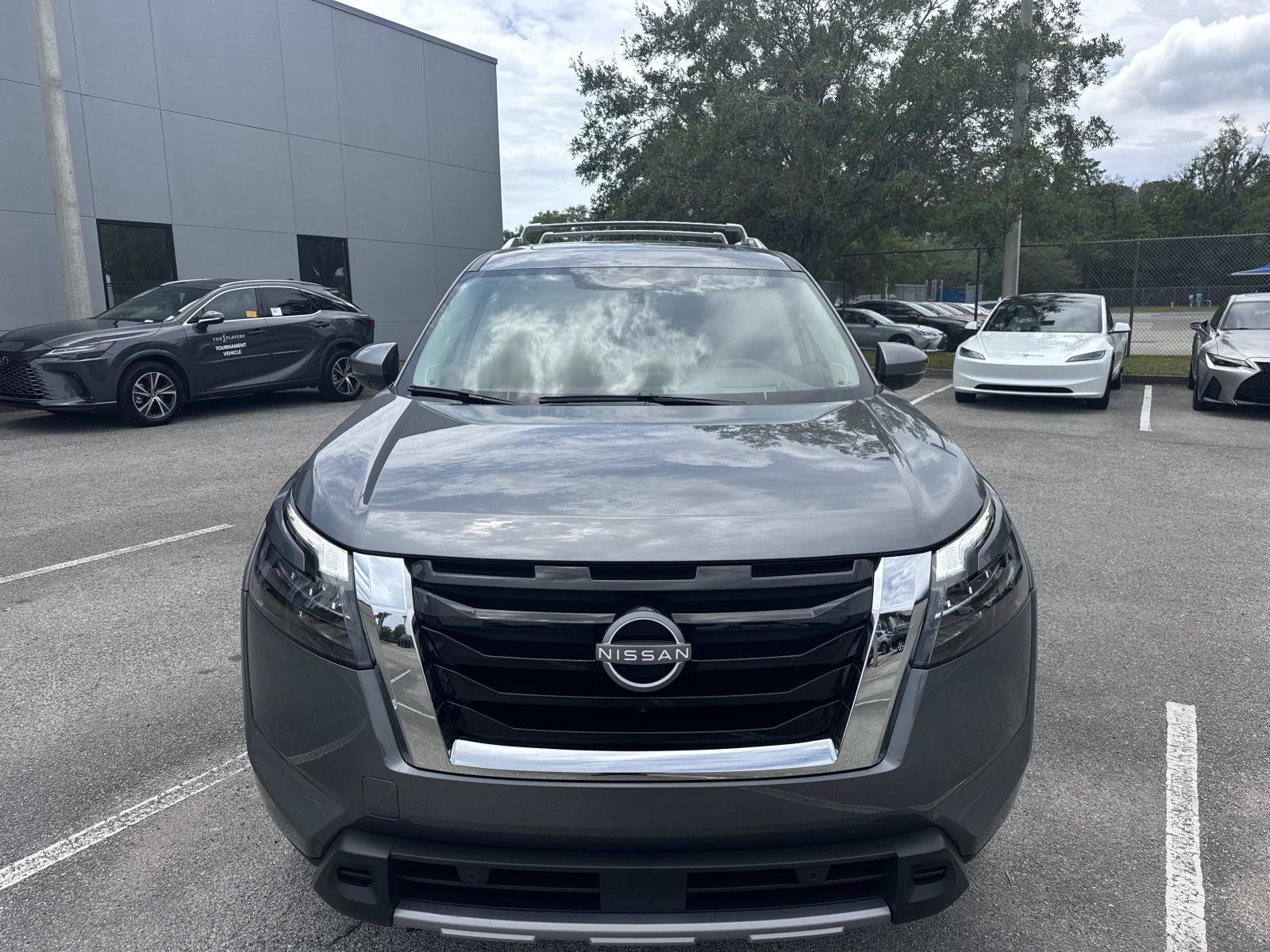 Used 2025 Nissan Pathfinder Platinum AWD/4WD image 8