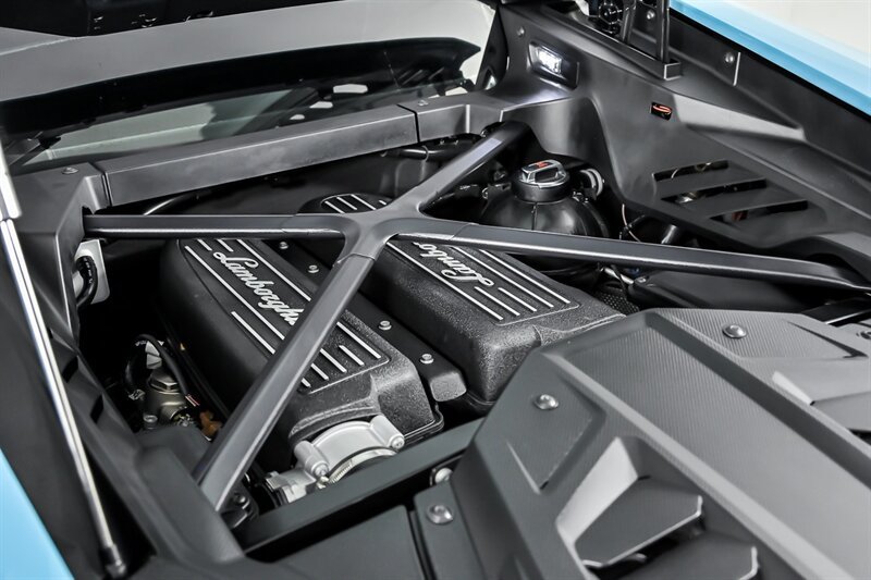 Used 2021 Lamborghini Huracan EVO RWD image 16