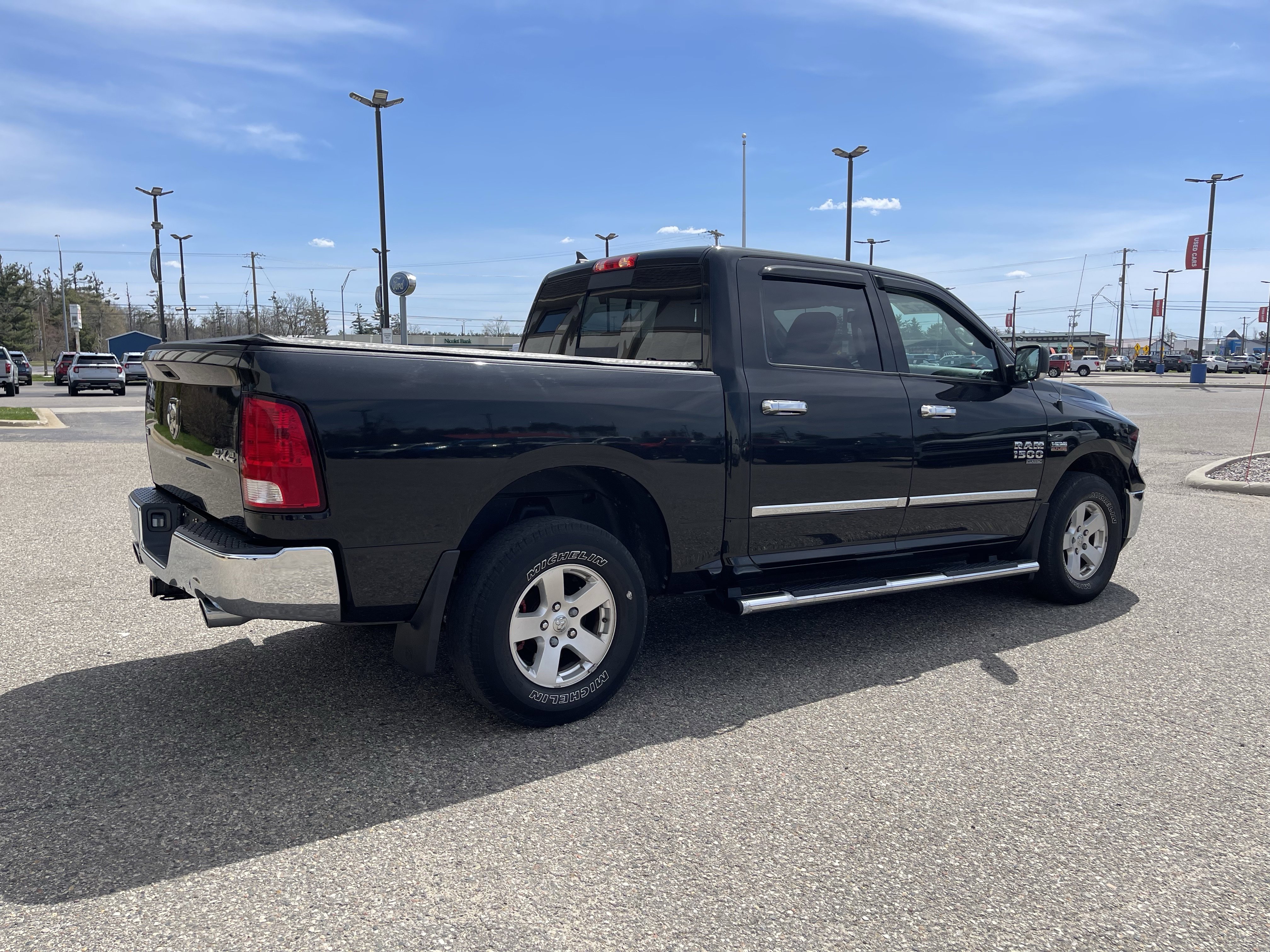 Used 2019 RAM 1500 Classic SLT w/ SLT Plus D￩cor Group AWD/4WD image 4