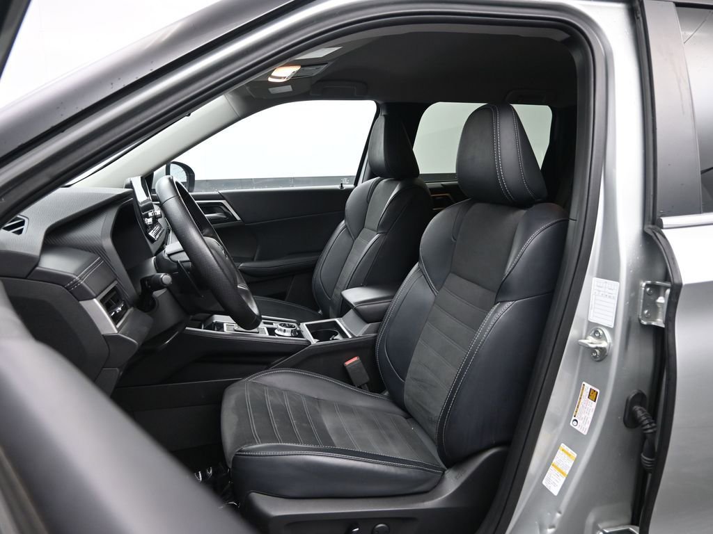 Used 2024 Mitsubishi Outlander SE image 27