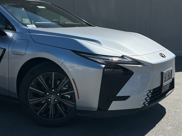 New 2026 Lexus ES 350e FWD image 2